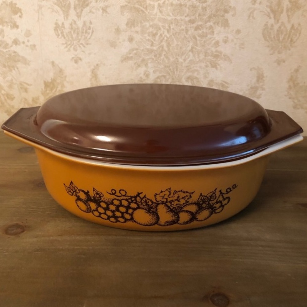 Vintage Pyrex old orchard oval casserole dish with lid